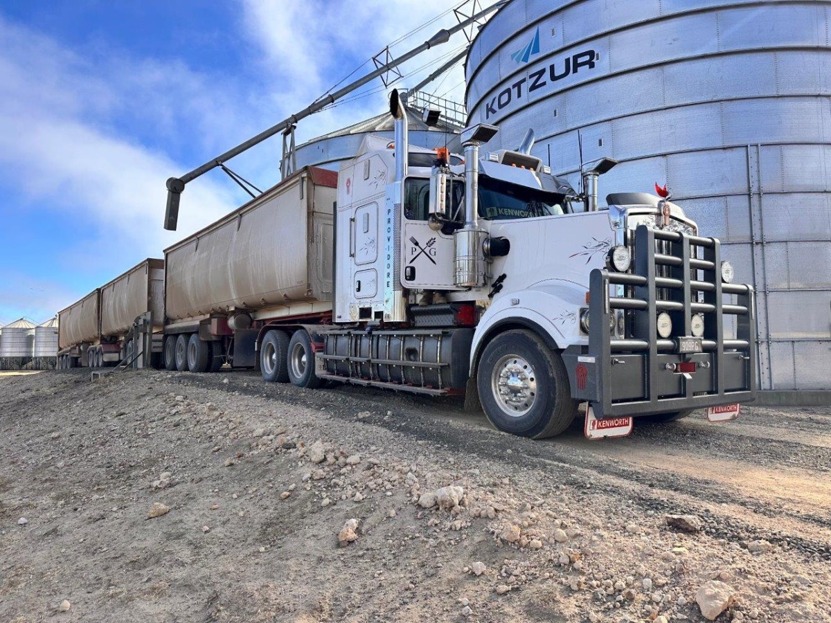 T904 Kenworth Truck Powder Coating